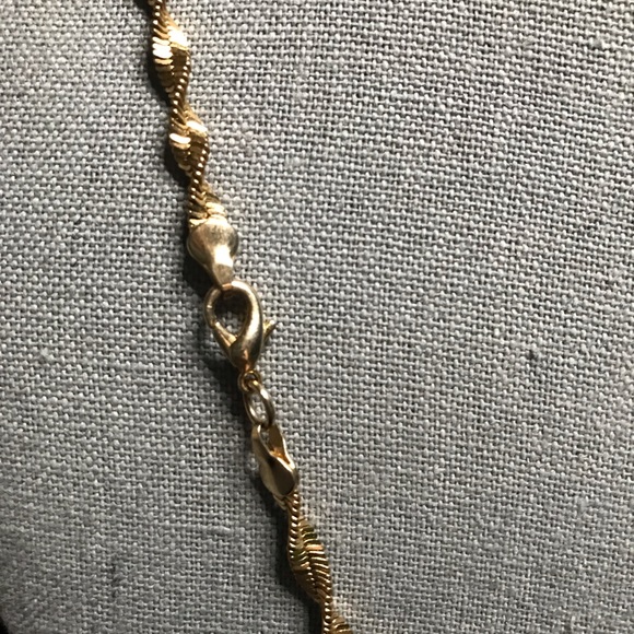 Gold plated twisted chain necklace - Picture 3 of 3